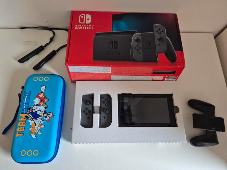 Switch V2 2019, Spelcomputers en Games, Spelcomputers | Nintendo Switch, Gebruikt, Switch 2019 Upgrade, Met 2 controllers, Ophalen of Verzenden