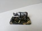 Neushoorn met jong. Marmeren ondergrond. WWF., Ophalen of Verzenden