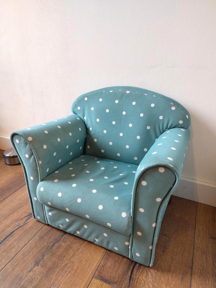 Leuke kinderstoel met stippen NOG TOT VRIJDAG OP MARKTPLAATS, Kinderen en Baby's, Kinderkamer | Overige Meubels, Gebruikt, Stoel