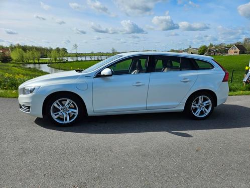 Volvo V60 D6 300pk Plug-in Hybrid, Auto's, Volvo, Particulier, V60, 4x4, ABS, Achteruitrijcamera, Airbags, Airconditioning, Alarm