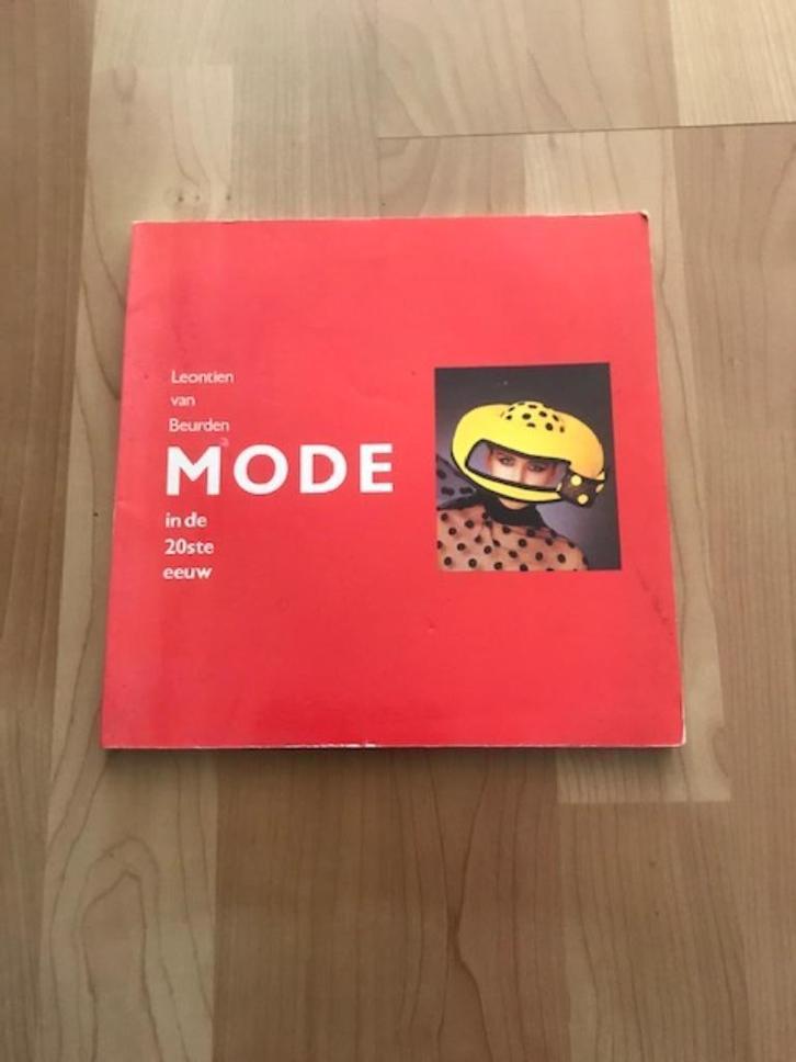 Mode in de 20ste eeuw - Leontien van Beurden, Boeken, Mode, Gelezen, Ophalen of Verzenden