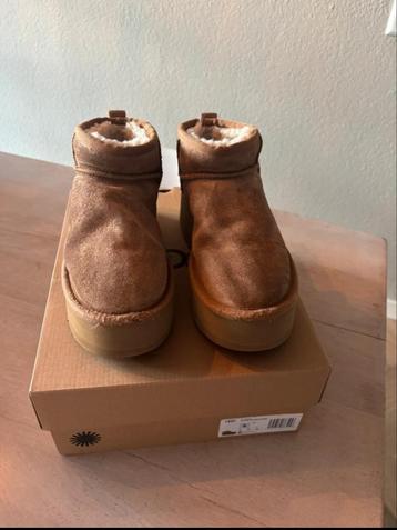 Uggs classic ultra mini platform beschikbaar voor biedingen