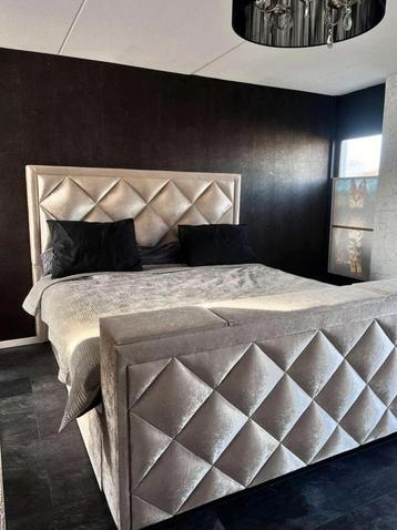 Hotel Chique Bed met TV Lift 180 Eric Kusters beschikbaar voor biedingen