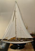 De Shamrock zeilboot model op stander, Hobby en Vrije tijd, Modelbouw | Boten en Schepen, Ophalen, Zo goed als nieuw, Overige merken