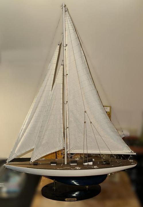 De Shamrock zeilboot model op stander, Hobby en Vrije tijd, Modelbouw | Boten en Schepen, Zo goed als nieuw, Overige merken, Ophalen