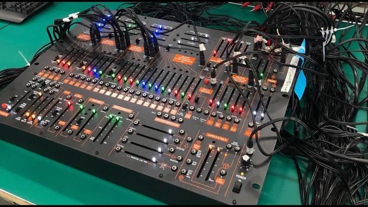 Synthesiser Modulair "Arp  2600' met Midi  , Berhinger, Muziek en Instrumenten, Synthesizers, Zo goed als nieuw, Overige aantallen