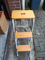 Vintage brocant krukje / keukentrapje., Doe-het-zelf en Verbouw, Ladders en Trappen, Ophalen, Gebruikt, Minder dan 2 meter