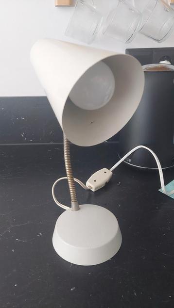 Retro vintage tafellampje beschikbaar voor biedingen