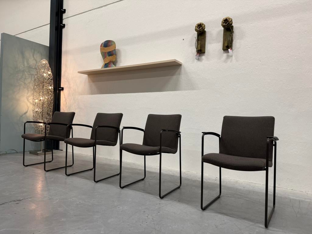 4 Nieuw Leolux Talos eetkamerstoel Feltwool bruin Stoel, Huis en Inrichting, Stoelen, Leolux, Bruin, Ophalen of Verzenden, Zo goed als nieuw