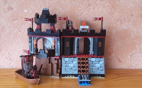 Lego Knight's kingdom: dark fortress landing 8802., Kinderen en Baby's, Speelgoed | Duplo en Lego, Zo goed als nieuw, Lego, Complete set