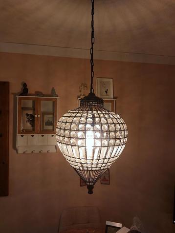Lamp met steentjes beschikbaar voor biedingen
