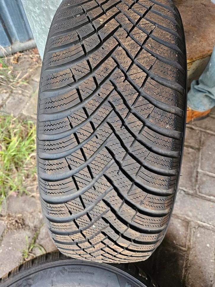 Dezent velgen met Hankook winterbanden - Peugeot 308, Auto-onderdelen, Banden en Velgen, Banden en Velgen, Winterbanden, 16 inch