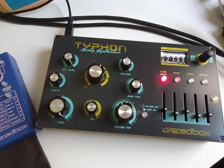 Dreadbox Typhon, Muziek en Instrumenten, Synthesizers, Gebruikt, Overige aantallen, Overige merken, Met midi-aansluiting, Ophalen of Verzenden