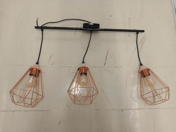 Vier moderne plafondlampen beschikbaar voor biedingen