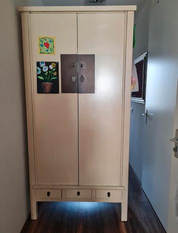 Vintage Chinese kast. beschikbaar voor biedingen