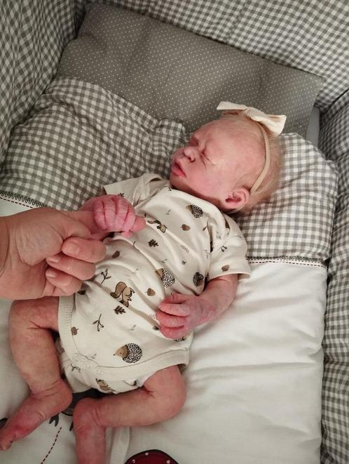 silicone reborn baby ENKEL DIT WEEKEND AAN 425€!, Verzamelen, Poppen, Zo goed als nieuw, Babypop, Levensecht of Reborn, Ophalen of Verzenden