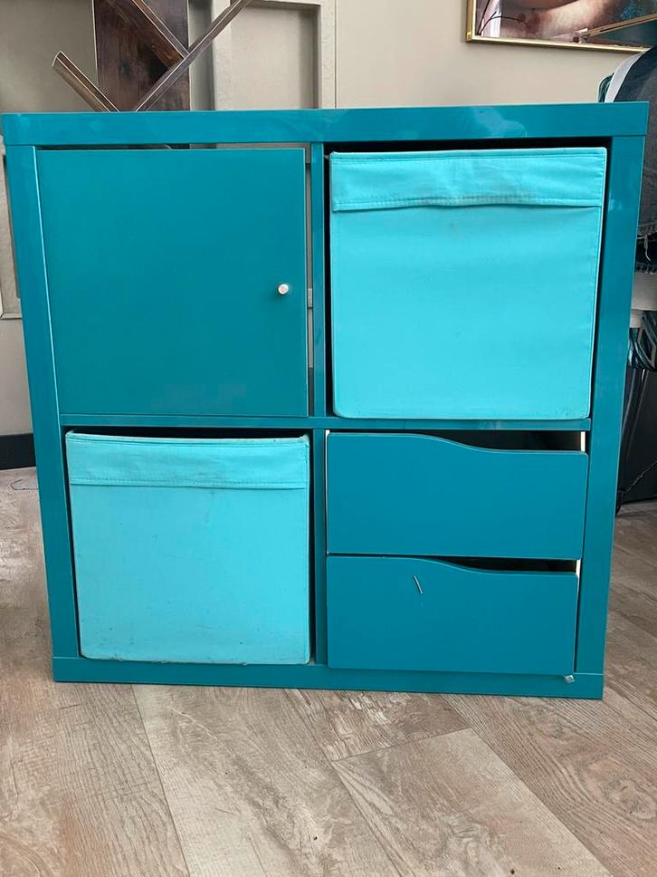 ZGAN KALLAX kast ikea met 2 lack planken, Huis en Inrichting, Kasten | Wandmeubels, Zo goed als nieuw, Minder dan 100 cm, Minder dan 150 cm