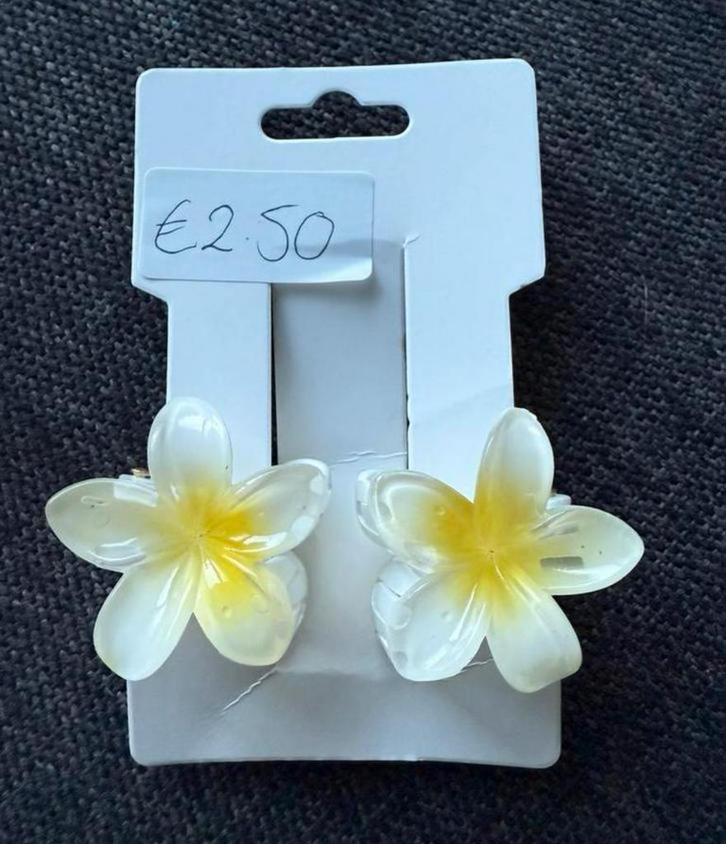 2 Nieuwe Bloemen Haarklemmen Wit/Geel, Sieraden, Tassen en Uiterlijk, Oorbellen, Nieuw, Overige materialen, Wit, Verzenden