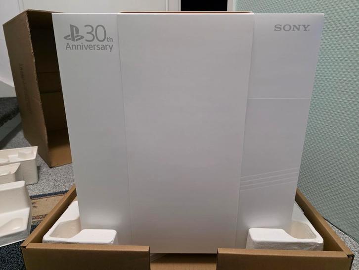 PlayStation 5 pro  - 30th Anniversary Edition / NIEUW!, Spelcomputers en Games, Spelcomputers | Sony PlayStation 5, Nieuw, Playstation 5