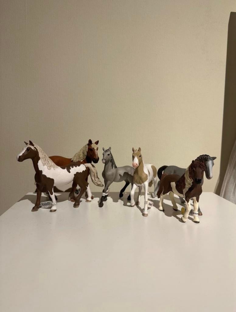 Schleich paarden met vaantje - Diverse modellen, Ophalen of Verzenden, Nieuw, Paard, Beeldje of Figuurtje