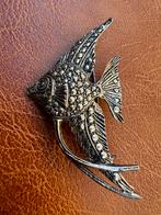Zilverkleurige broche vis. Dames, 4 tot 7 cm, Ophalen of Verzenden, Zo goed als nieuw, Zilver