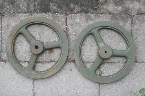 gietijzeren wiel van een machine (v-belt, polie, enz), Antiek en Kunst, Antiek | Gereedschap en Instrumenten, Verzenden