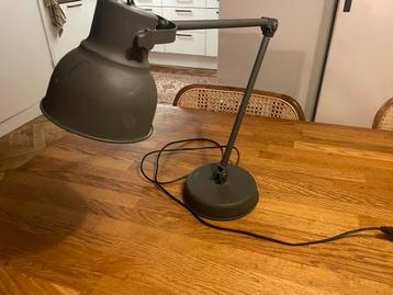 IKEA Hektar Bureaulamp met USB - Gebruikt beschikbaar voor biedingen