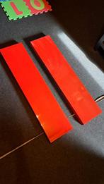 Twee Rode Wandplanken, Ophalen, 25 tot 50 mm, Zo goed als nieuw, Plank