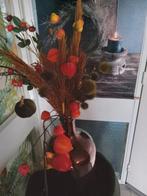 Grote zware bruine vaas met kunstboeket in warme kleuren, Huis en Inrichting, Woonaccessoires | Vazen, Ophalen, Overige kleuren