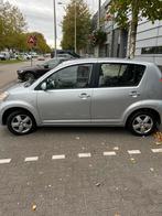 Daihatsu Sirion 1.3 | airco | nw Apk |Navi bluetooth|netjes, Auto's, Daihatsu, Voorwielaandrijving, Zwart, 4 cilinders, Handgeschakeld