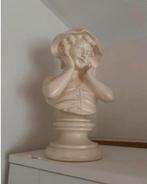 Twee beige/witte beelden meisjes van zwaar materiaal, Huis en Inrichting, Woonaccessoires | Zuilen en Pilaren, Ophalen of Verzenden