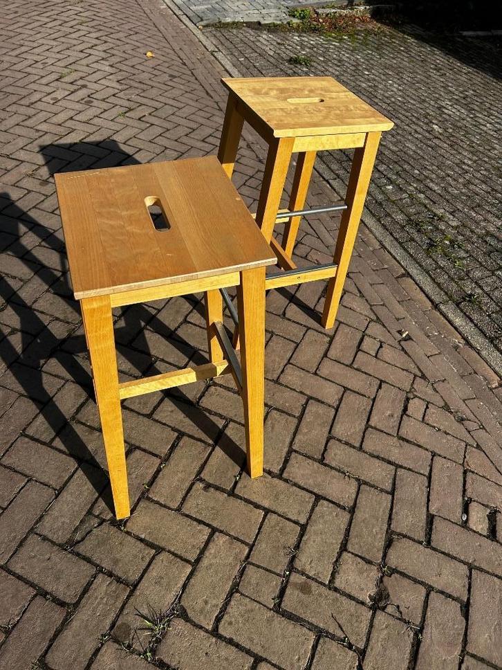 Barkrukken Bosse van Ikea twee stuks, Huis en Inrichting, Barkrukken, Gebruikt, 60 tot 90 cm, Hout, 2 krukken, Met voetsteun, Ophalen