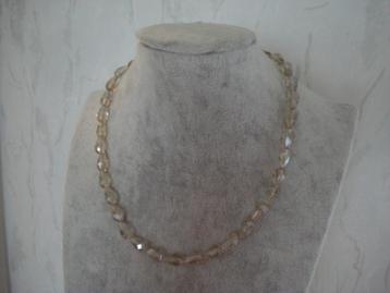 Kristalglas collier beschikbaar voor biedingen