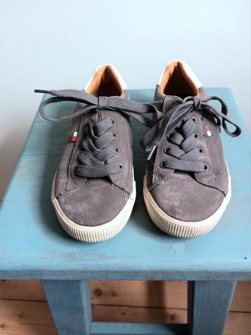 Grijze sneakers Tommy Hilfiger Maat 32 beschikbaar voor biedingen