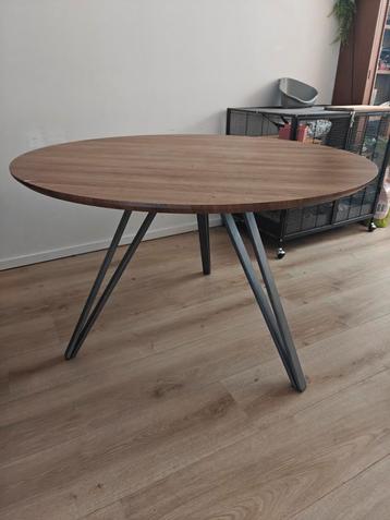 Ronde eettafel (ø120cm) beschikbaar voor biedingen