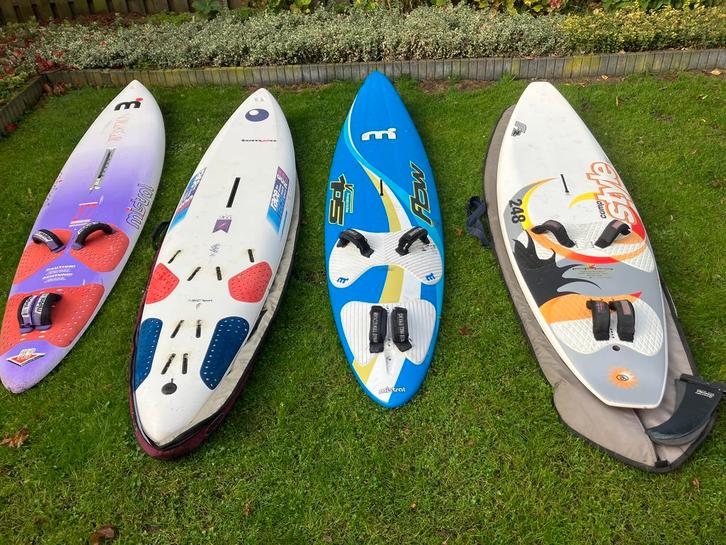 4 surfplanken mistral f2 en bic, Watersport en Boten, Windsurfen, Gebruikt, Plank, 250 tot 300 cm, Met vin(nen), Met draagtas