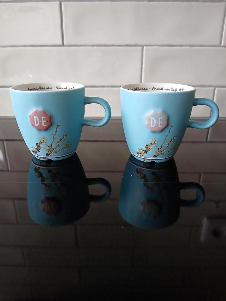 Douwe Egberts Amandelbloesem cappuccino bekers (2), Huis en Inrichting, Keuken | Servies, Kop(pen) en/of Schotel(s), Overige stijlen