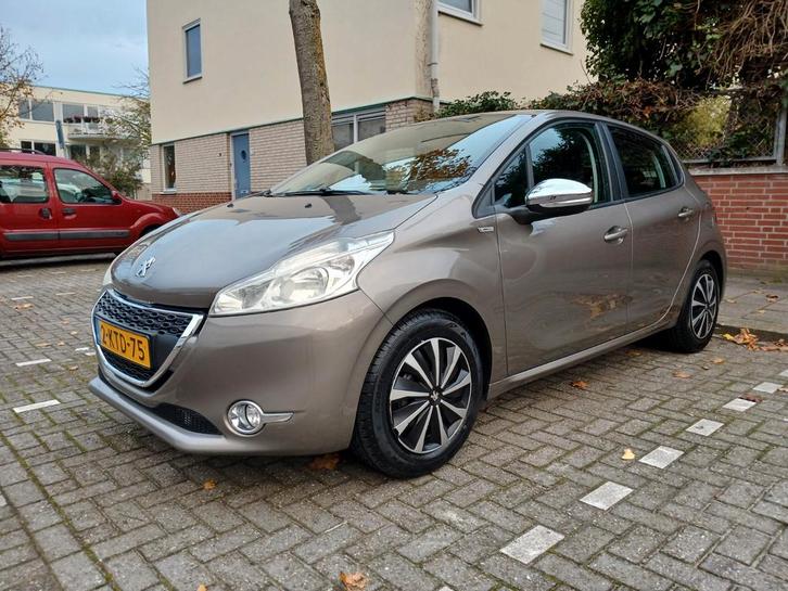 Peugeot 208, NAP, Nieuw distributie, airco, parksensor, Navi, Auto's, Peugeot, Bedrijf, Airconditioning, Bluetooth, Centrale vergrendeling