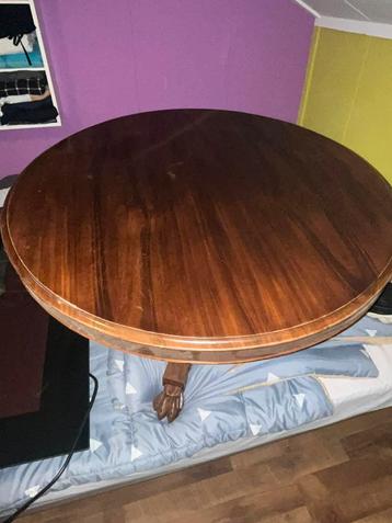 Antieke salon tafel