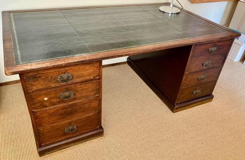 Klassiek mahoniehouten bureau / Mahogany pedestal desk, Antiek en Kunst, Antiek | Kantoor en Zakelijk, Ophalen