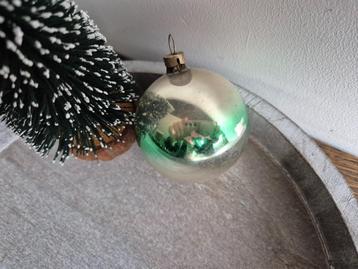 Vintage kerstbal met groen streep 538 beschikbaar voor biedingen