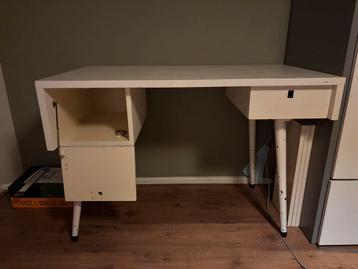 Retro bureau, defect slotje beschikbaar voor biedingen