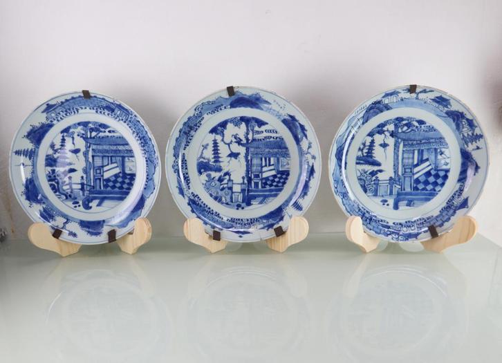 Drie Chinees porseleinen borden, Kangxi 1661-1722, Antiek en Kunst, Antiek | Porselein, Ophalen of Verzenden