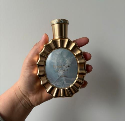 Victoria Lattafa parfum sample decant proefje, Sieraden, Tassen en Uiterlijk, Uiterlijk | Parfum, Zo goed als nieuw, Ophalen of Verzenden