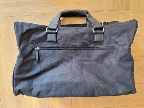 Zwarte sportieve Calvin Klein tas, Sieraden, Tassen en Uiterlijk, Tassen | Schoudertassen, Zo goed als nieuw, Overige merken, Zwart