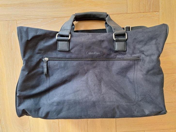 Zwarte sportieve Calvin Klein tas, Sieraden, Tassen en Uiterlijk, Tassen | Schoudertassen, Zo goed als nieuw, Overige merken, Zwart