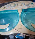 Te koop camping wasmachine wit met lichtblauwe vensters, Caravans en Kamperen, Ophalen