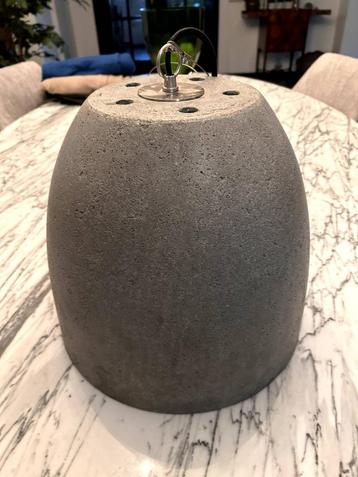 Prachtige en unieke design hanglamp Malaga van mooi beton beschikbaar voor biedingen