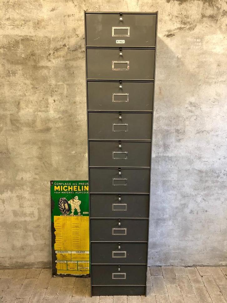 Hoge vintage industriele metalen kleppenkast met 10 vakken, Huis en Inrichting, Kasten | Ladekasten, Gebruikt, 150 tot 200 cm