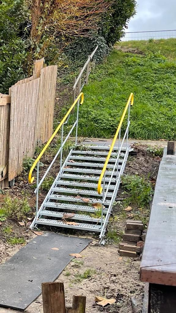 Verstelbare Stalen Trap - 12 Treden, 100cm Breed, Doe-het-zelf en Verbouw, Ladders en Trappen, Nieuw, Trap, 2 tot 4 meter, Ophalen